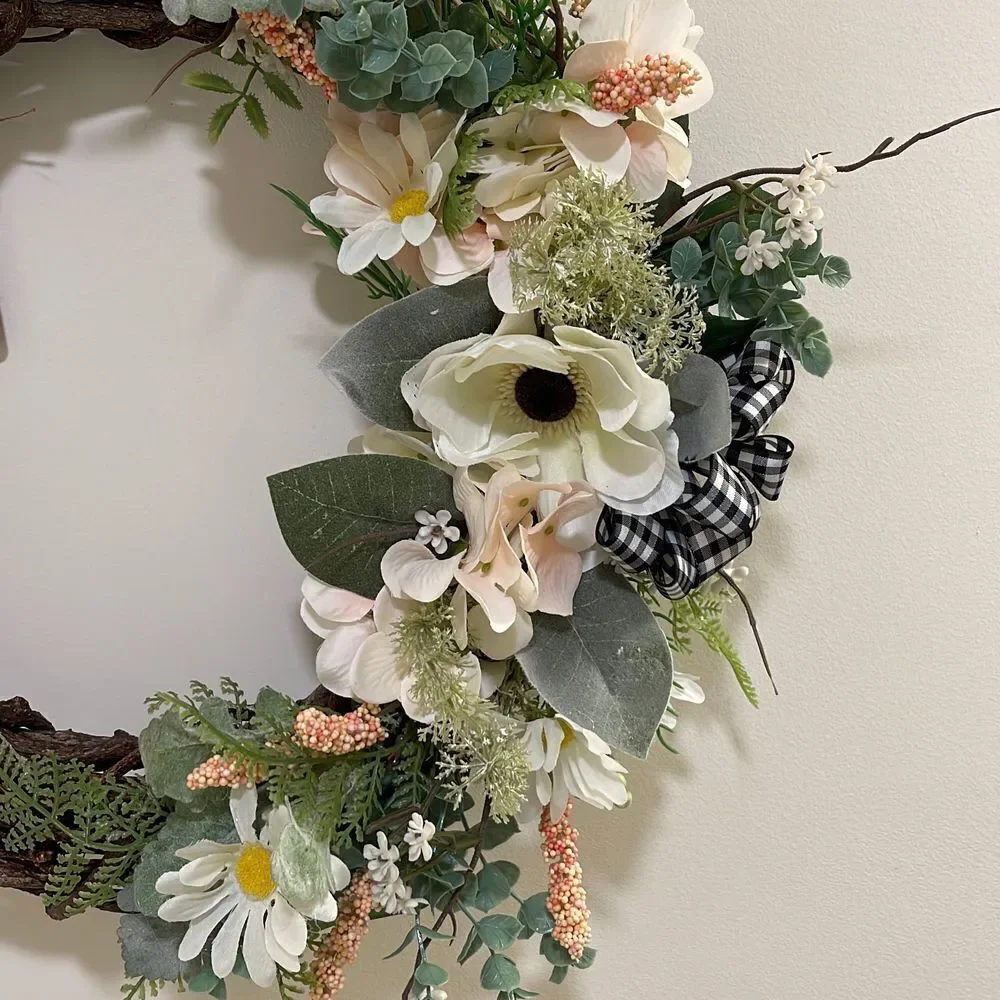 Home‎ Decor. 14” Homemade Wreath. Grapevine. Peach/Cream w/black gingham bow.
